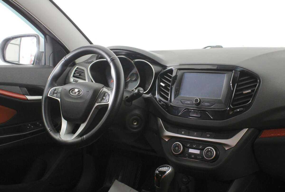 Купить Lada (ВАЗ) Vesta SW, 2019, 105 970 км, фото №7