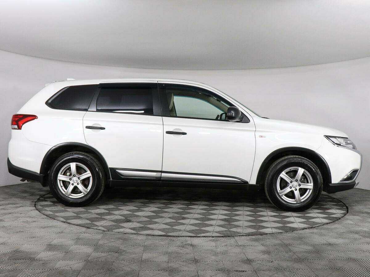 Купить Mitsubishi Outlander, 2017, 188 006 км, фото №4