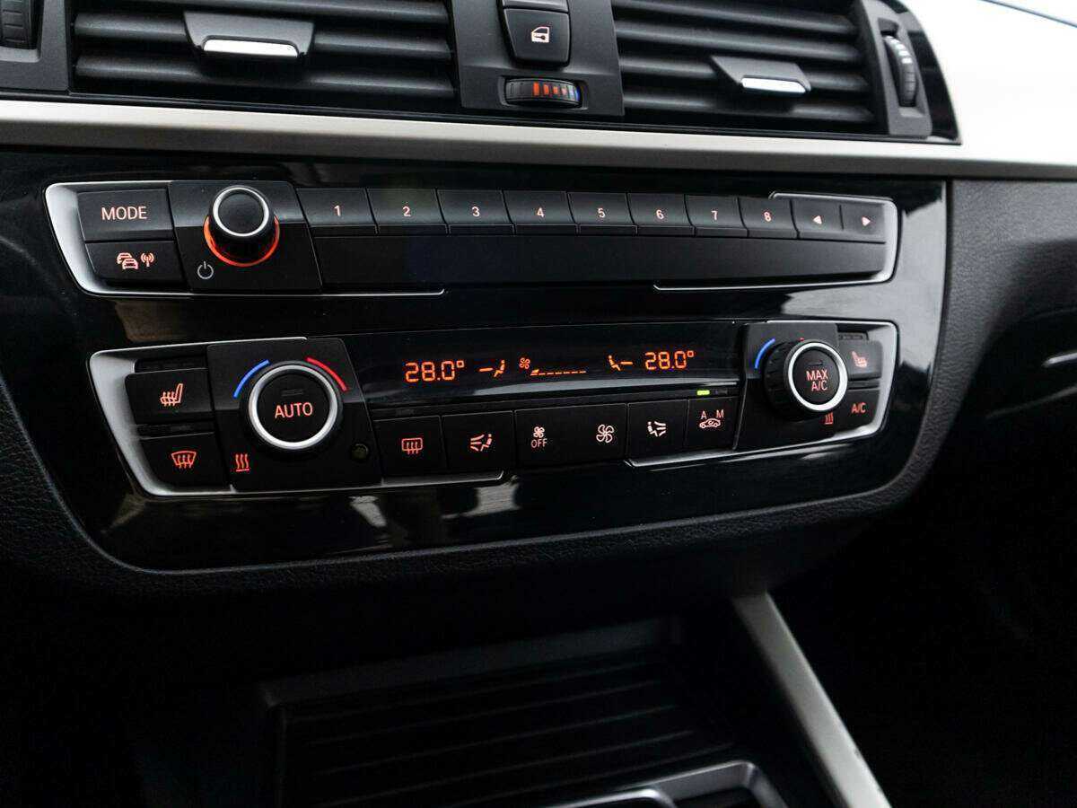 Купить BMW 1 серии 118i, 2018, 156 000 км, фото №16