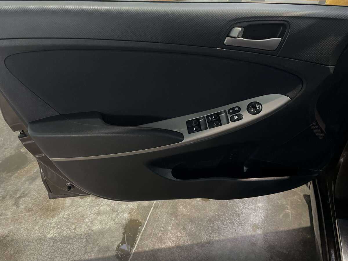 Купить Hyundai Solaris, 2015, 139 070 км, фото №9