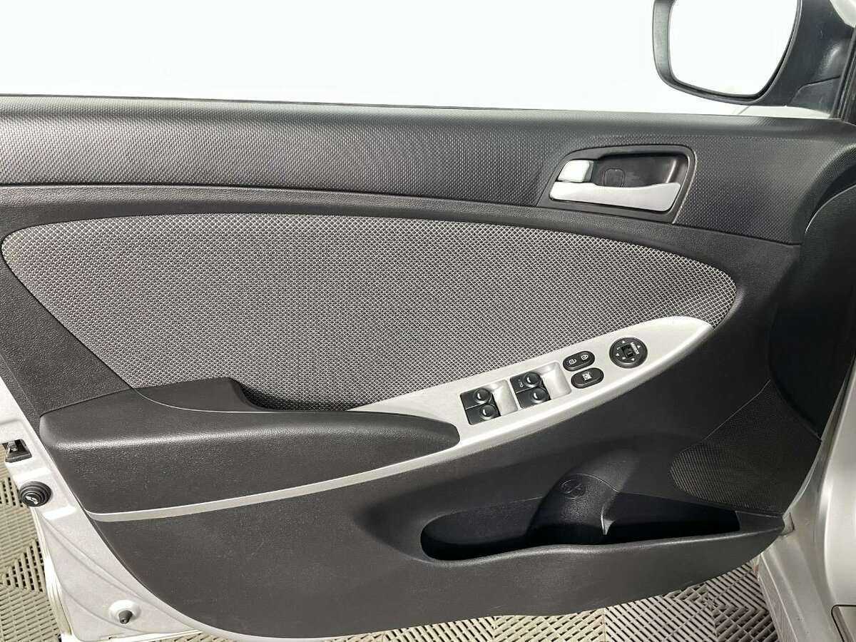 Купить Hyundai Solaris, 2014, 184 610 км, фото №8