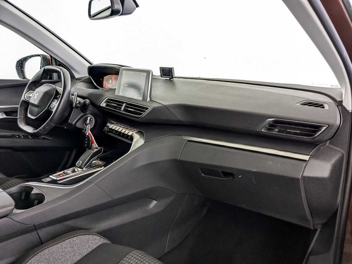 Купить Peugeot 3008, 2017, 30 685 км, фото №9