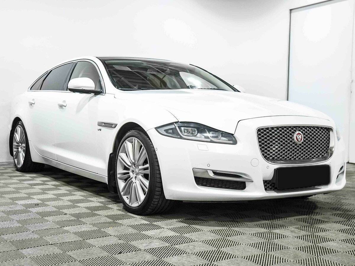 Jaguar XJ